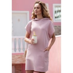 ROSETTA Sukienka z kapturem i kieszeniami - pudrowa. Sukienki damskie Moe, s, bez wzorów, z bawełny, z kapturem, z długim rękawem, długie, mini. W wyprzedaży za 129,00 zł.