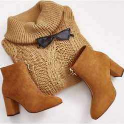 Camelowe Botki Broughton. Brązowe botki damskie Renee, klasyczne, za kostkę, na średnim obcasie, na obcasie, na zamek. Za 129,99 zł.