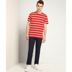 T-SHIRT KRÓTKI RĘKAW MĘSKI W PASKI. Czerwone t-shirty męskie marki Top Secret, na zimę, xxl, w paski, z bawełny, z klasycznym kołnierzykiem. W wyprzedaży za 9,99 zł.