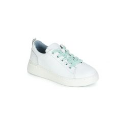 Buty Dziecko Camper RUNNER G J. Białe trampki dziewczęce Camper, bez wzorów, bez zapięcia. Za 164,50 zł.