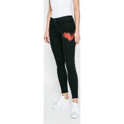 Noisy May - Jeansy Lucy. Czarne jeansy damskie marki Noisy May. W wyprzedaży za 69,90 zł.