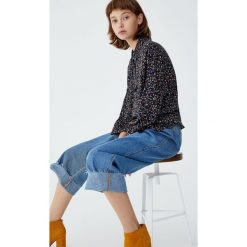 Koszula z wiskozy w kwiaty. Czarne koszule body damskie marki Pull&Bear, w kwiaty, z wiskozy. Za 69,90 zł.
