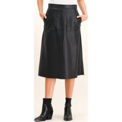 Spódnica skórzana Sportmax Code 74060295. Czarne spódniczki damskie Sportmax Code, bez wzorów, ze skóry. W wyprzedaży za 1259,00 zł.