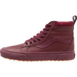 Vans UA SK8HI MTE Tenisówki i Trampki wysokie port royale. Czerwone tenisówki damskie Vans, z materiału. W wyprzedaży za 347,65 zł.