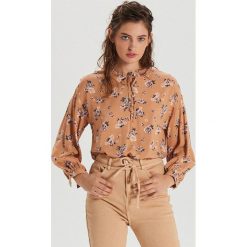 Bluzka z wiskozy - Brązowy. Pomarańczowe bluzki damskie Cropp, s, bez wzorów, z wiskozy, bez kołnierzyka, bez rękawów. Za 79,99 zł.