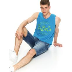 T-shirt bez rękawów z nadrukiem. Niebieskie t-shirty męskie Top Secret, na zimę, xl, z nadrukiem, z bawełny, wakacyjne, bez kołnierzyka. W wyprzedaży za 19,99 zł.