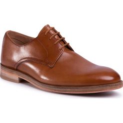 Półbuty CLARKS - Oliver Lace 261478007 Tan Leather. Pomarańczowe buty wizytowe męskie Clarks, bez wzorów, ze skóry, klasyczne, bez zapięcia. W wyprzedaży za 509,00 zł.