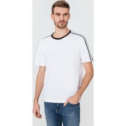 Calvin Klein Monogram Koszulka Biały. Białe podkoszulki męskie Calvin Klein, xl, bez wzorów, z bawełny, z krótkim rękawem. Za 204,95 zł.