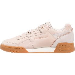 Trampki i tenisówki damskie: Reebok Classic WORKOUT LO PLUS GOLDEN Tenisówki i Trampki moon white/chalk/rose
