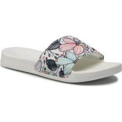 Klapki COQUI - Sana 6343 Pearl. Białe klapki damskie Coqui, bez wzorów, ze skóry ekologicznej, bez obcasa. Za 59,99 zł.