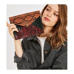 Kopertówka damska. Kopertówki damskie Promod, bez wzorów, z jeansu, eleganckie, bez dodatków. Za 40,00 zł.