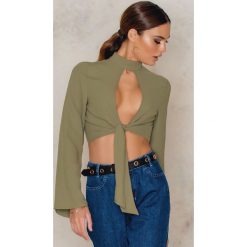 Josefin Ekström for NA-KD Top wiązany z przodu. - Green. Zielone topy damskie Josefin Ekström for NA-KD, m, bez wzorów, z poliesteru, bez kołnierzyka. W wyprzedaży za 48,78 zł.