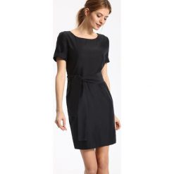 Sukienka damska gładka. Sukienki damskie Top Secret, na lato, uniwersalny, bez wzorów, z lyocellu, eleganckie, bez kołnierzyka, z krótkim rękawem, krótkie, mini. W wyprzedaży za 89,99 zł.