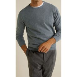 Mango Man - Sweter Ten. Swetry męskie Mango Man, s, bez wzorów, z bawełny, z okrągłym kołnierzem, bez kaptura. Za 139,90 zł.