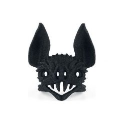 The Rogue + The Wolf Vampire Bat Ring Pierścień czarny. Czarne pierścionki damskie marki The Rogue + The Wolf. Za 99,90 zł.