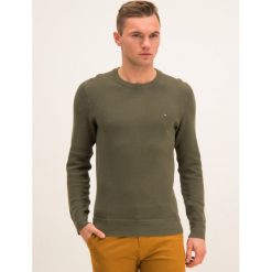Sweter TOMMY HILFIGER Ricecorn MW0MW11660. Zielone swetry męskie TOMMY HILFIGER, m, bez wzorów, klasyczne, z klasycznym kołnierzykiem, bez kaptura. W wyprzedaży za 289,00 zł.