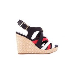 Sandały Tommy Hilfiger FW04104. Szare sandały damskie TOMMY HILFIGER, bez wzorów, bez obcasa, bez zapięcia. Za 409,26 zł.