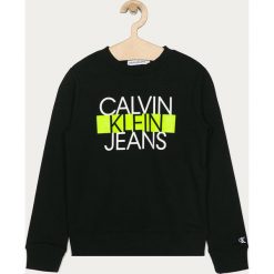 Calvin Klein Jeans - Bluza dziecięca 140-176 cm. Białe bluzy chłopięce Calvin Klein Jeans, z nadrukiem, z bawełny, bez rękawów, bez kaptura. Za 299,90 zł.