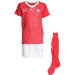 Puma SCHWEIZ HOME MINIKIT SET Krótkie spodenki sportowe red/white. Czerwone spodenki chłopięce Puma, z materiału, sportowe. Za 249,00 zł.