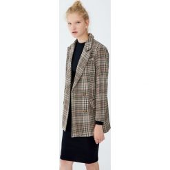 Dwurzędowa marynarka w kratkę. Białe marynarki damskie Pull&Bear, w kratkę. Za 199,00 zł.