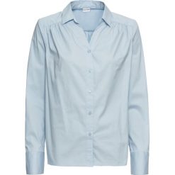 Bluzka z popeliny bonprix pudrowy niebieski. Niebieskie koszulki damskie marki bonprix, bez wzorów, bez kołnierzyka, bez rękawów. Za 59,99 zł.