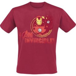 Iron Man I Am Invincible T-Shirt czerwony. Czerwone koszulki męskie Iron Man, l, bez wzorów, bez kołnierzyka. Za 74,90 zł.