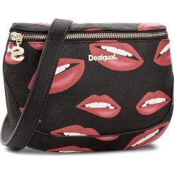Torebka DESIGUAL - 18SAXPGD 2000. Czarne torebki klasyczne damskie Desigual, bez wzorów, ze skóry ekologicznej, bez dodatków. W wyprzedaży za 169,00 zł.