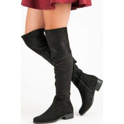CZARNE MUSZKIETERKI NA PŁASKIM OBCASIE. Czarne buty zimowe damskie Forever Folie, na płaskiej podeszwie. Za 127,90 zł.