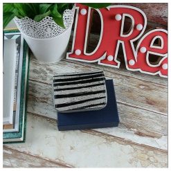 PORTFEL SKÓRZANY DAMSKI WZÓR ZEBRA SKÓRA NATURALNA. Szare portfele damskie FOREVER YOUNG, bez wzorów, ze skóry. Za 69,90 zł.