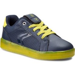 Sneakersy GEOX - J Kommodor B. B J745PB 0BCBU C0749 Navy/Lime. Niebieskie trampki chłopięce Geox, bez wzorów, ze skóry ekologicznej, na sznurówki. W wyprzedaży za 189,00 zł.