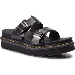Klapki DR. MARTENS - Myles 23523001 Black. Czarne klapki męskie Dr. Martens, bez wzorów, ze skóry ekologicznej. Za 499,00 zł.