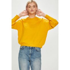 Guess Jeans - Sweter. Szare swetry oversize damskie Guess Jeans, l, z dzianiny, z okrągłym kołnierzem. Za 399,90 zł.