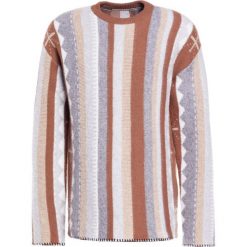Swetry klasyczne męskie: Nuur Sweter biscotto