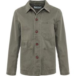 CLOSED WORKER JACKET Kurtka jeansowa deep woods. Brązowe marynarki męskie CLOSED, xl, bez wzorów, z bawełny. Za 839,00 zł.