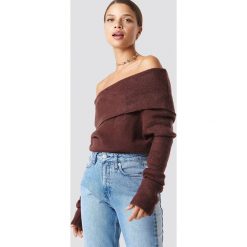 NA-KD Szeroki sweter z odkrytymi ramionami - Red. Czerwone golfy damskie marki NA-KD, z dzianiny. Za 80,95 zł.