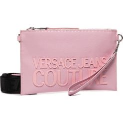 Torebka VERSACE JEANS COUTURE - E1VVBBMX 71412 400. Różowe listonoszki damskie Versace Jeans Couture, bez wzorów, z jeansu, bez dodatków. W wyprzedaży za 419,00 zł.