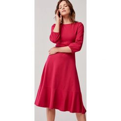 Sukienka Dairon Sangria XXS różowy. Różowe sukienki damskie Marie Zélie, na co dzień, s, w paski, z elastanu, wakacyjne, z falbankami, bez rękawów, rozkloszowane. Za 367,00 zł.