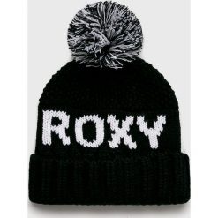 Roxy - Czapka. Czarne czapki zimowe damskie Roxy, na zimę, z nadrukiem, z dzianiny. W wyprzedaży za 119,90 zł.
