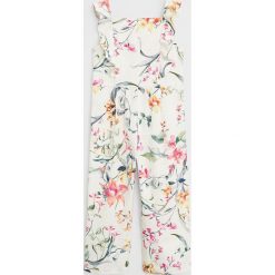 Mango Kids - Kombinezon dziecięcy Clavel 110-152 cm. Białe kombinezony dziewczęce Mango Kids, w kwiaty, z bawełny, z długim rękawem, długie. W wyprzedaży za 103,90 zł.