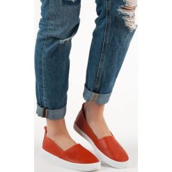 Wsuwane trampki. Trampki i tenisówki damskie KYLIE, bez wzorów, ze skóry ekologicznej, bez zapięcia. Za 40,90 zł.