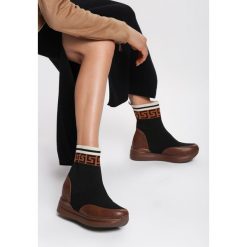 Camelowe Sneakersy Volhome. Brązowe koturny damskie Renee. Za 149,99 zł.
