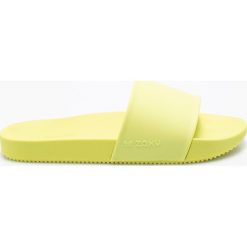 Zaxy - Klapki. Żółte klapki damskie Zaxy, bez wzorów, z materiału, bez obcasa, na obcasie. W wyprzedaży za 79,90 zł.