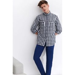 Koszula w kratkę regular fit. Białe koszule męskie Top Secret, na lato, m, w kratkę, z tkaniny, bez kołnierzyka, z długim rękawem. W wyprzedaży za 64,99 zł.