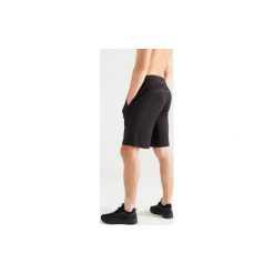 Spodenki fitness cardio FST 900 Seamless męskie. Czarne spodenki sportowe męskie DOMYOS, m, bez wzorów, z poliesteru, na fitness i siłownię. Za 99,99 zł.