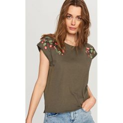 T-shirty damskie: T-shirt z różą – Khaki