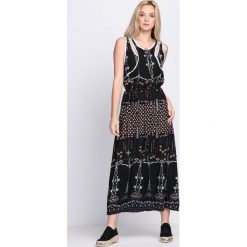 Czarna Sukienka Kaleidoscopic Lovers. Czarne sukienki damskie Born2be, na lato, xl, bez wzorów, z tkaniny, bez kołnierzyka, bez rękawów. Za 79,99 zł.