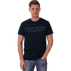 Ciemny Granatowy T-shirt Męski z Nadrukiem, Krótki Rękaw, Just Yuppi, Koszulka, w Napisy TSJTYUP9002kol3GRANAT. Niebieskie koszulki męskie Just Yuppi, m, z nadrukiem, z tkaniny, casualowe, bez kołnierzyka, krótkie. W wyprzedaży za 44,90 zł.