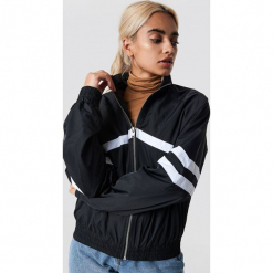 NA-KD Trend Kurtka Stripe Detailed Tracksuit - Black. Czarne bomberki damskie NA-KD Trend, w paski. Za 161,95 zł.