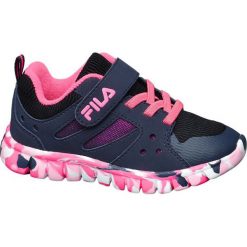 Sportowe buty dziecięce Fila granatowe. Czerwone buciki niemowlęce Fila, z materiału, na sznurówki. Za 99,90 zł.