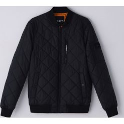 Pikowana kurtka bomber - Czarny. Czarne kurtki męskie Cropp, s, bez wzorów, bez kaptura. Za 169,99 zł.